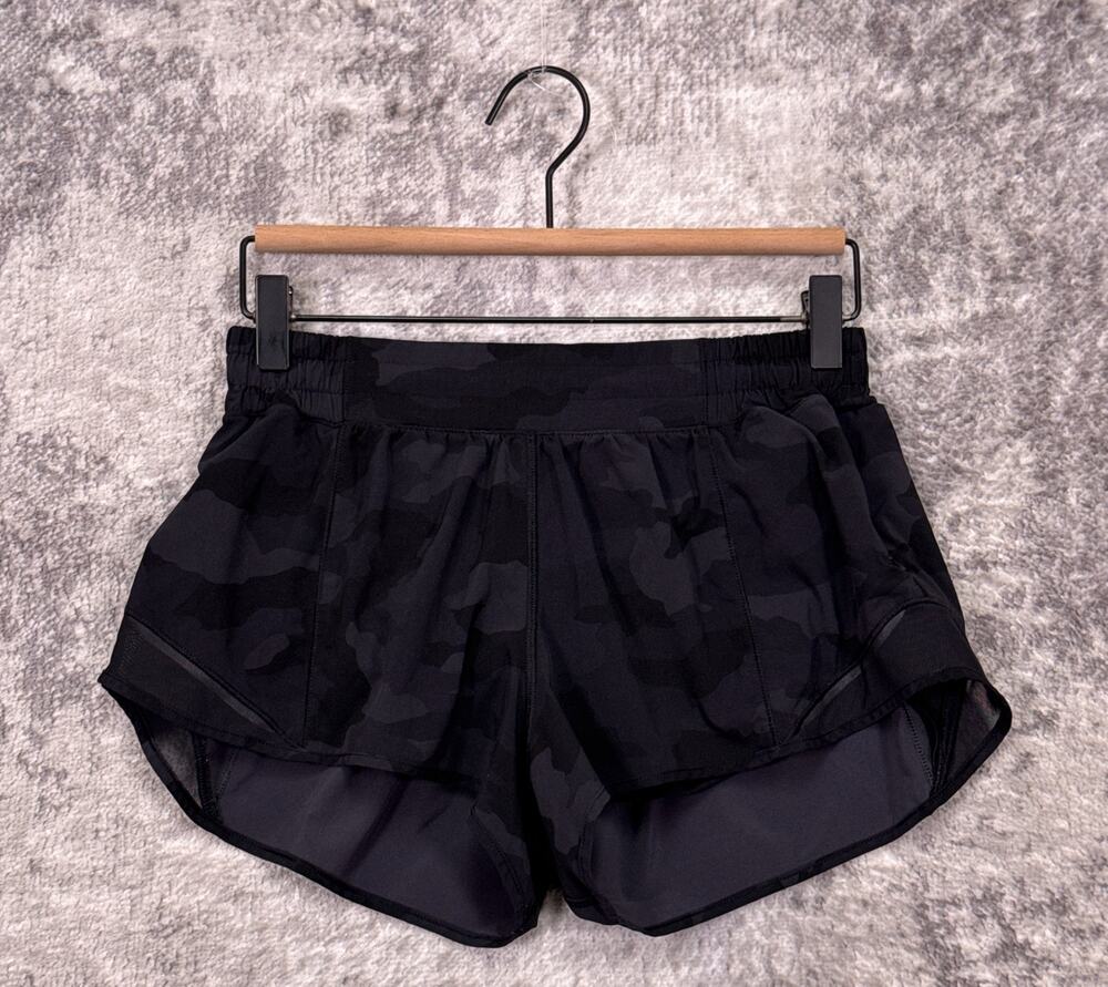 Lululemon Hotty Hot Shorts 8 Womens High Rise Lined 2.5" Camo